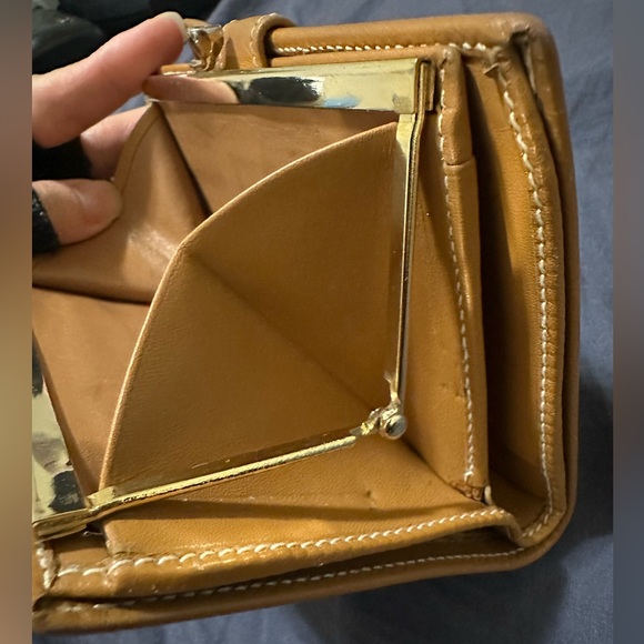 Authentic Gucci vintage compact wallet w/ kisslock - Picture 4 of 10